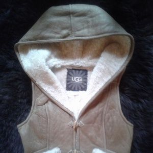 UGG AUSTRALIA Ventana Shealing Lambskin Vest